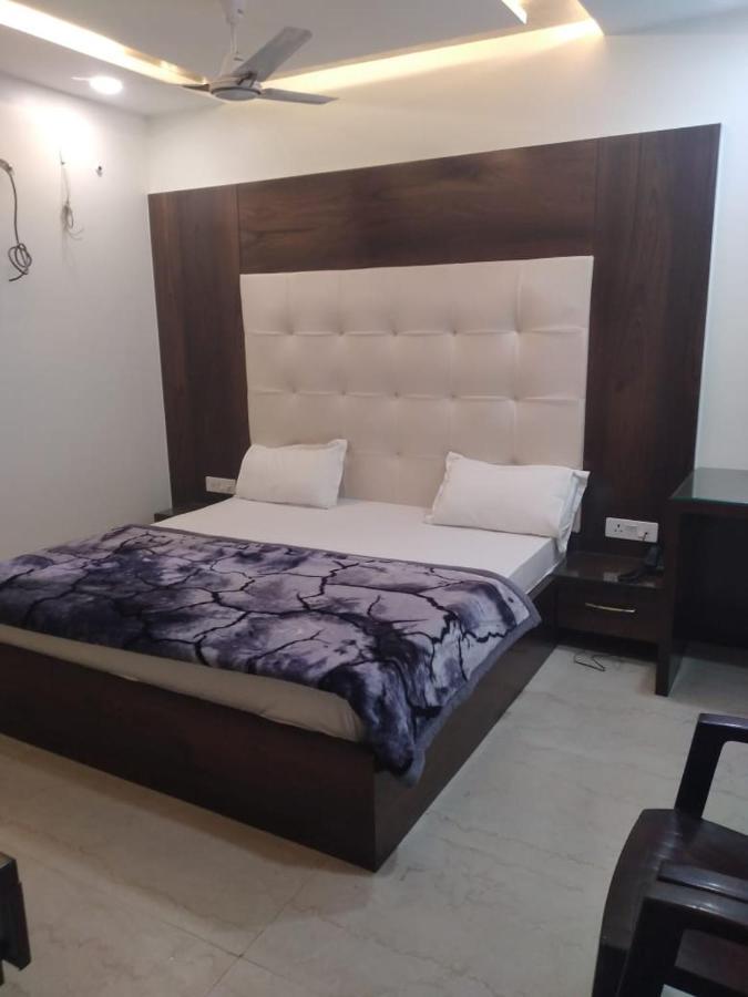 Hotel Uday Raj By Wb Inn Agra  Kültér fotó